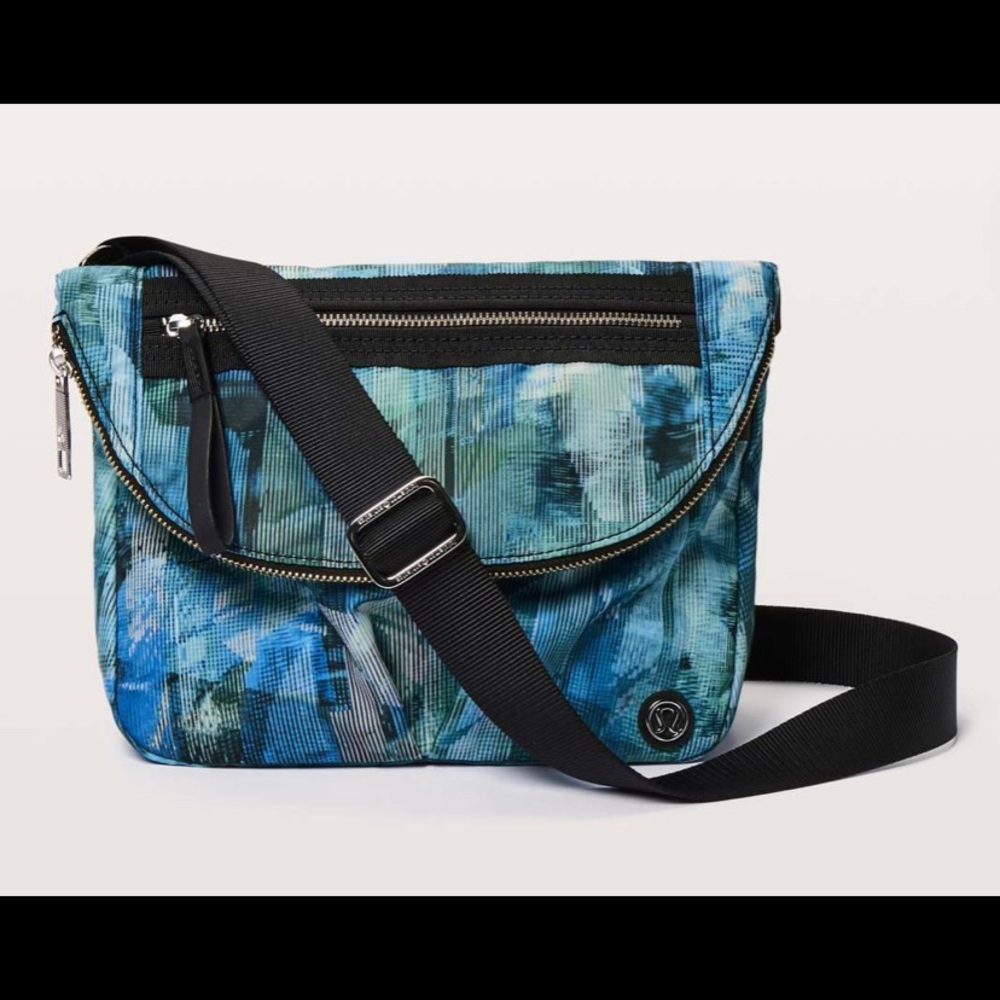 LULULEMON FESTIVAL II CROSS BODY BAG